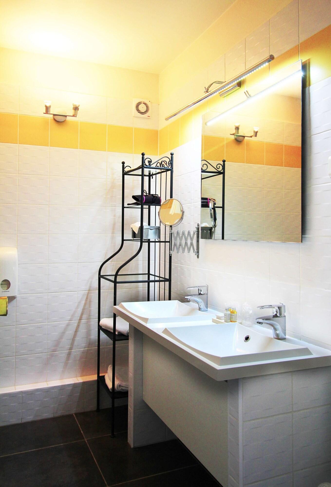 Best Western Blanche De Castille Дурдан Екстериор снимка