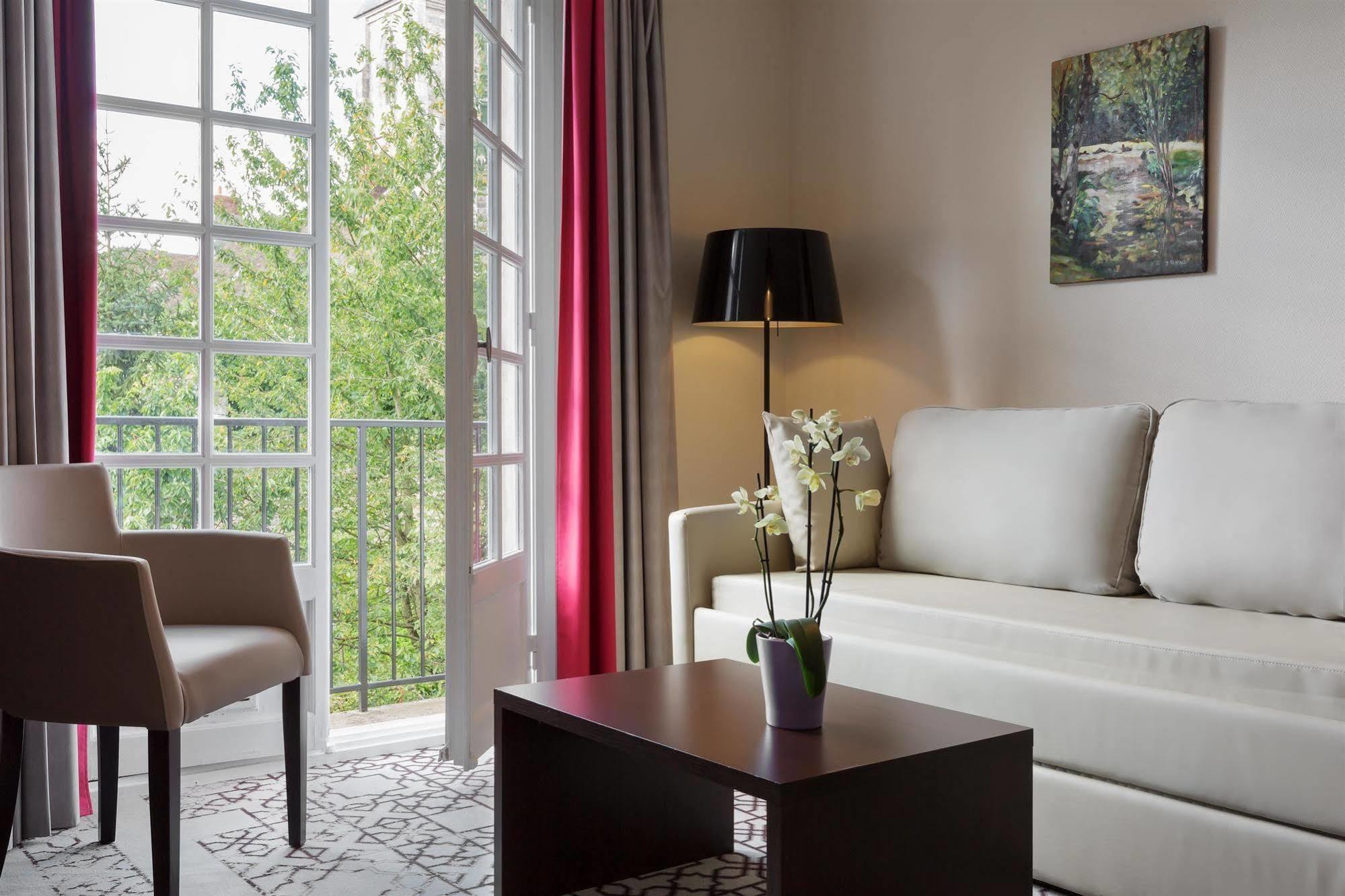 Best Western Blanche De Castille Дурдан Екстериор снимка