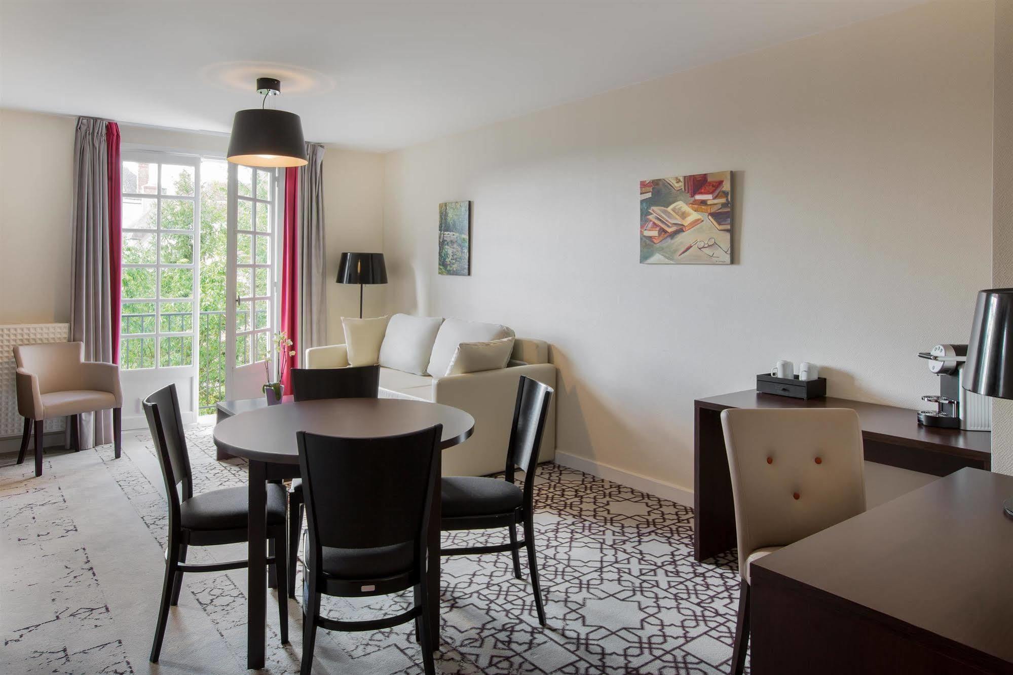 Best Western Blanche De Castille Дурдан Екстериор снимка